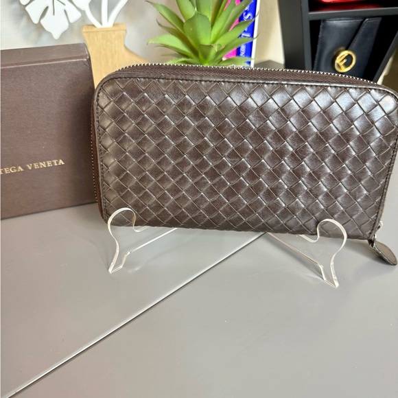 Bottega Veneta Dark Brown Intrecciato Lambskin Zip Around Wallet #400 - Picture 2 of 8